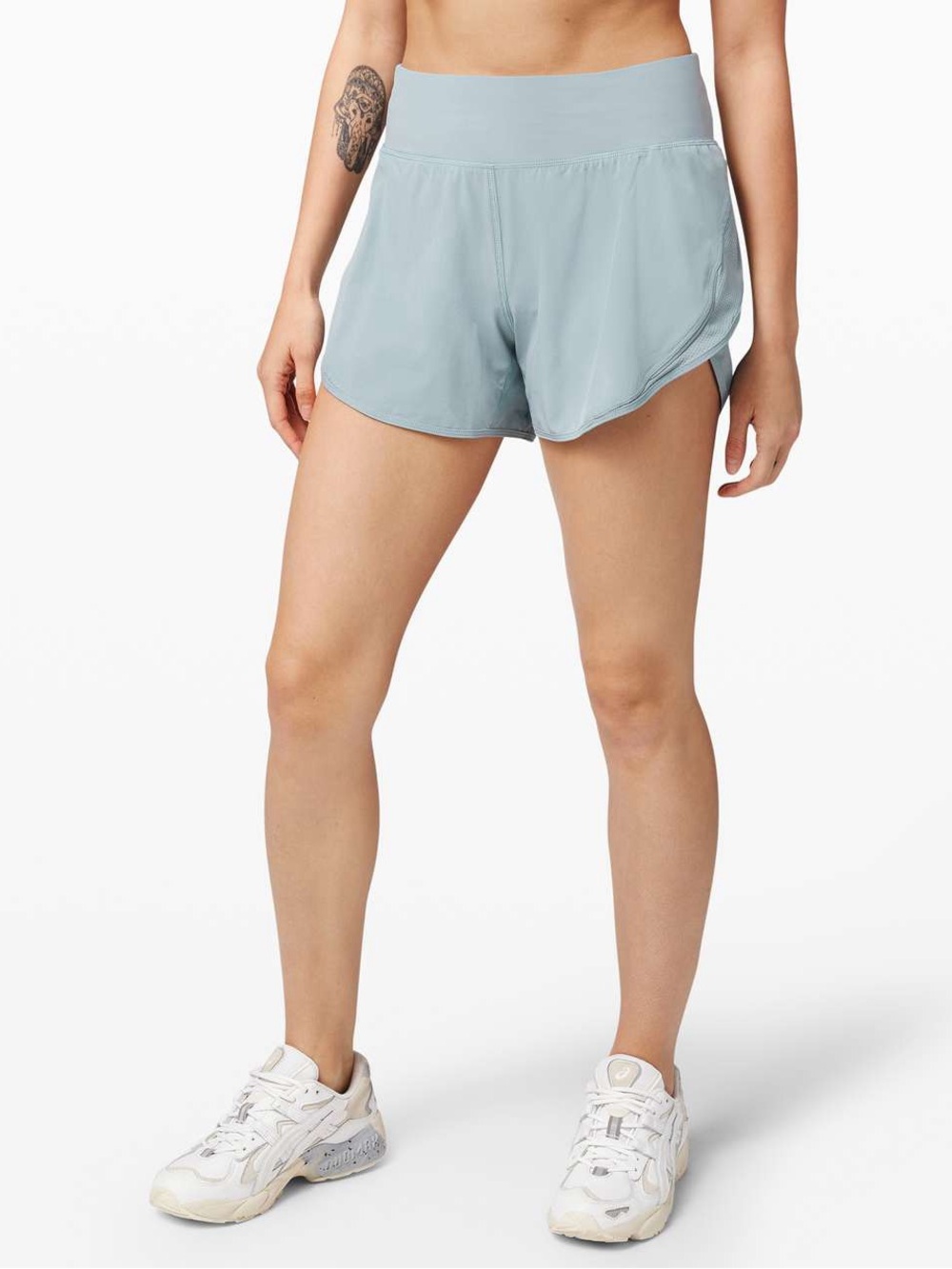 Lululemon Run Off Route High Rise Short 4"
Blue Cast in Size 6